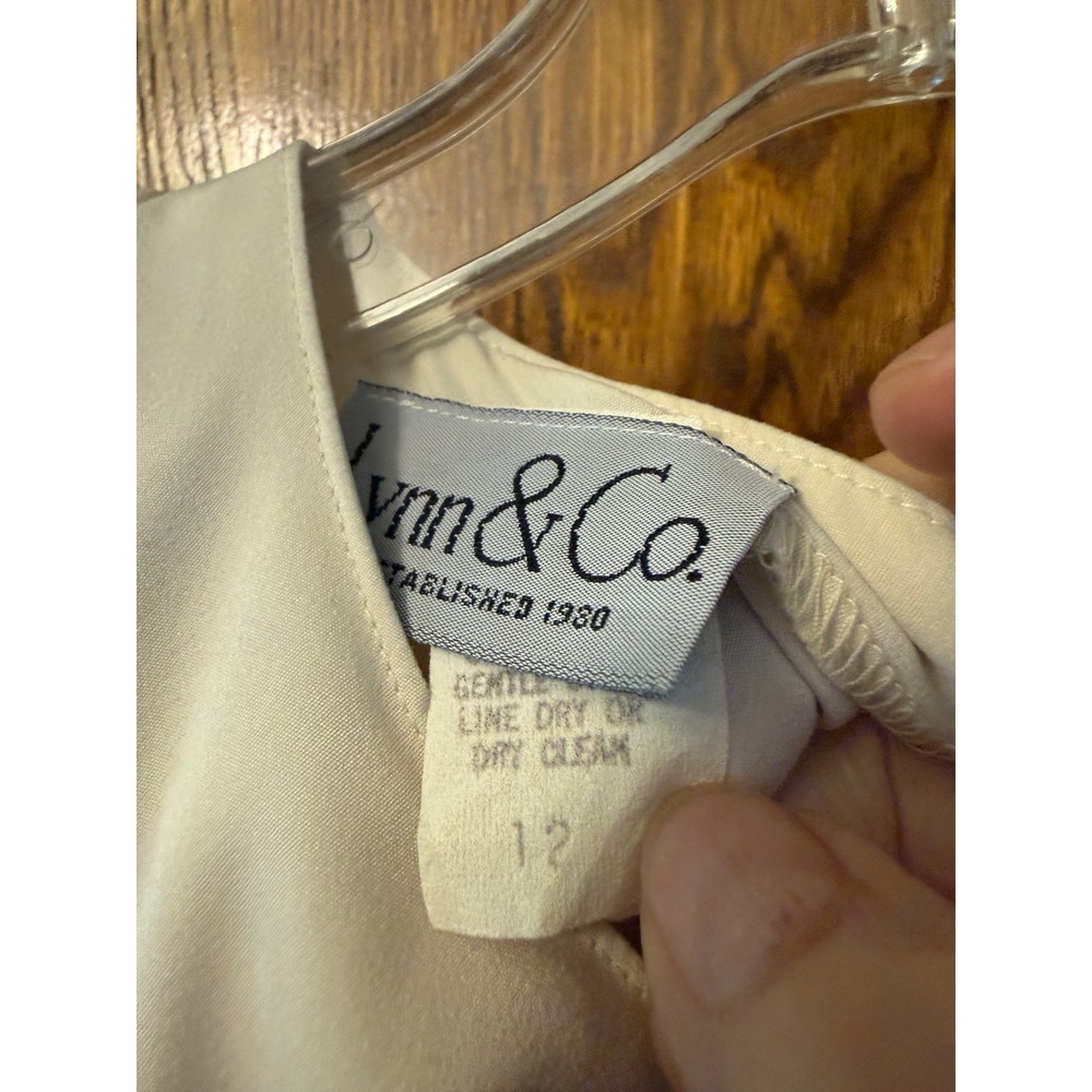 Lynn & Co Vintage Cream Long Sleeve Blouse Back Zipper Button Cuff Top Size 12 - Picture 4 of 6